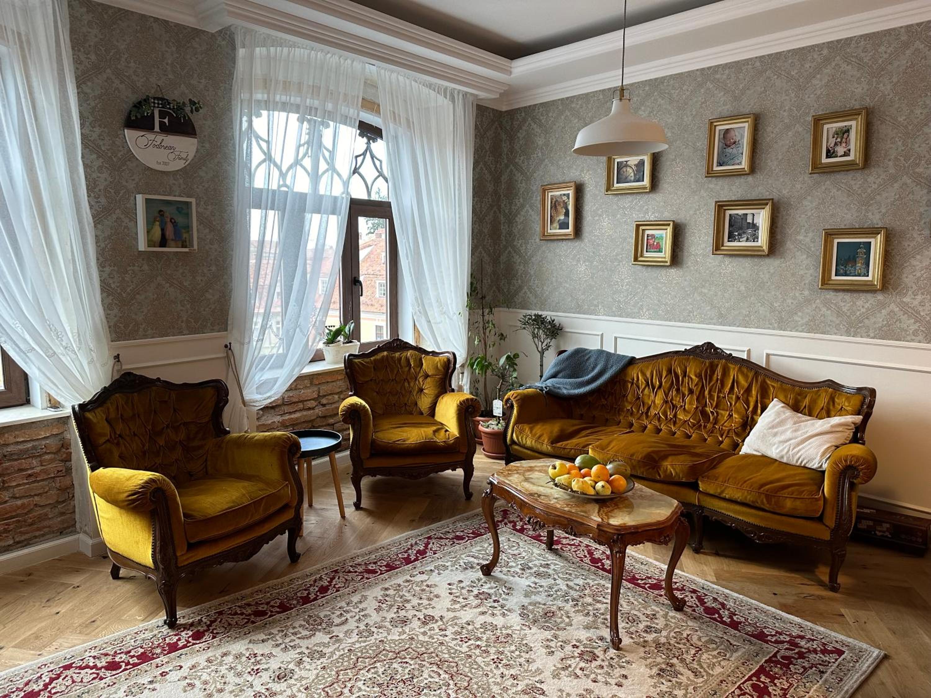 Deluxe Kronhouse