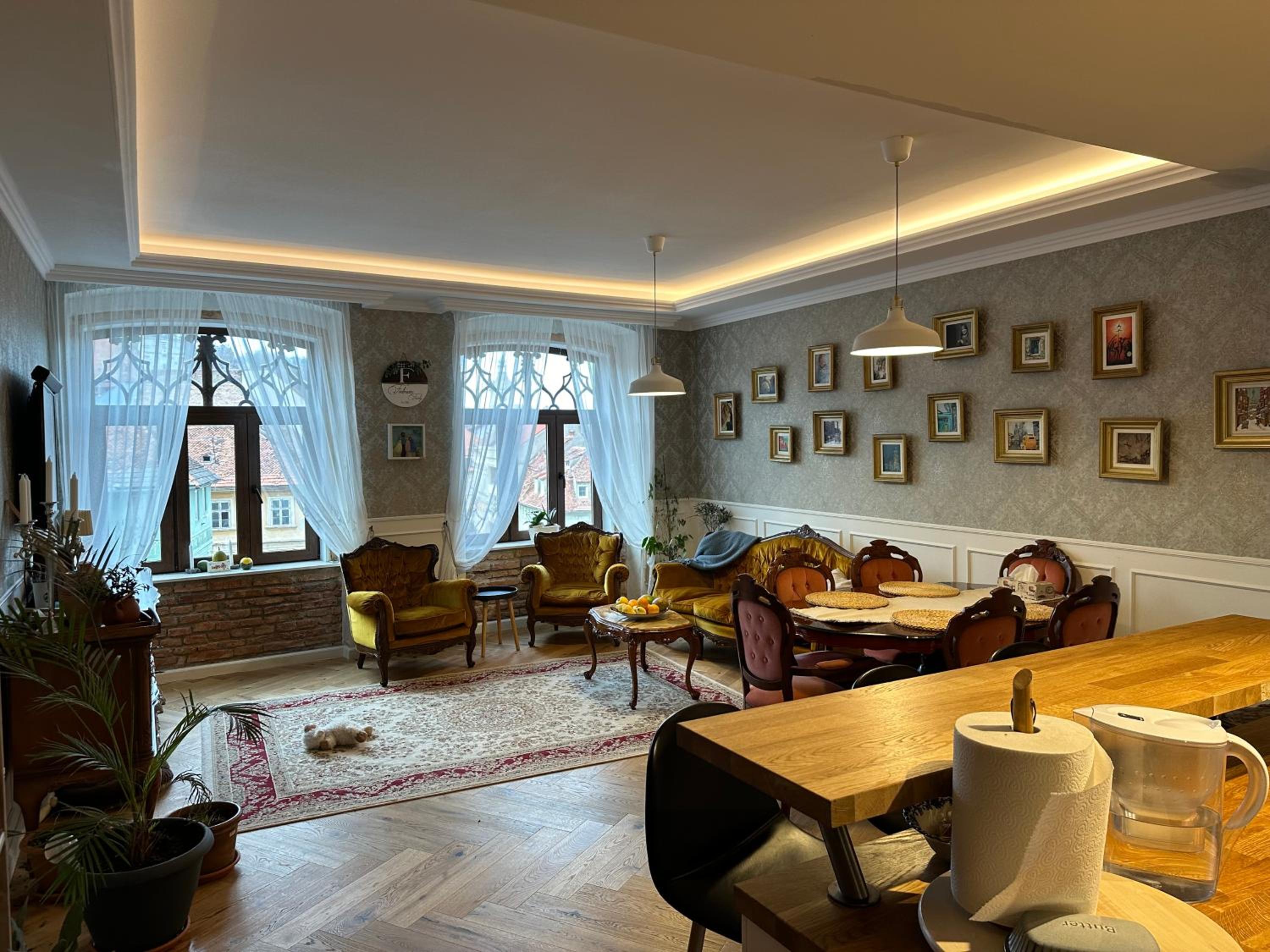 Deluxe Kronhouse