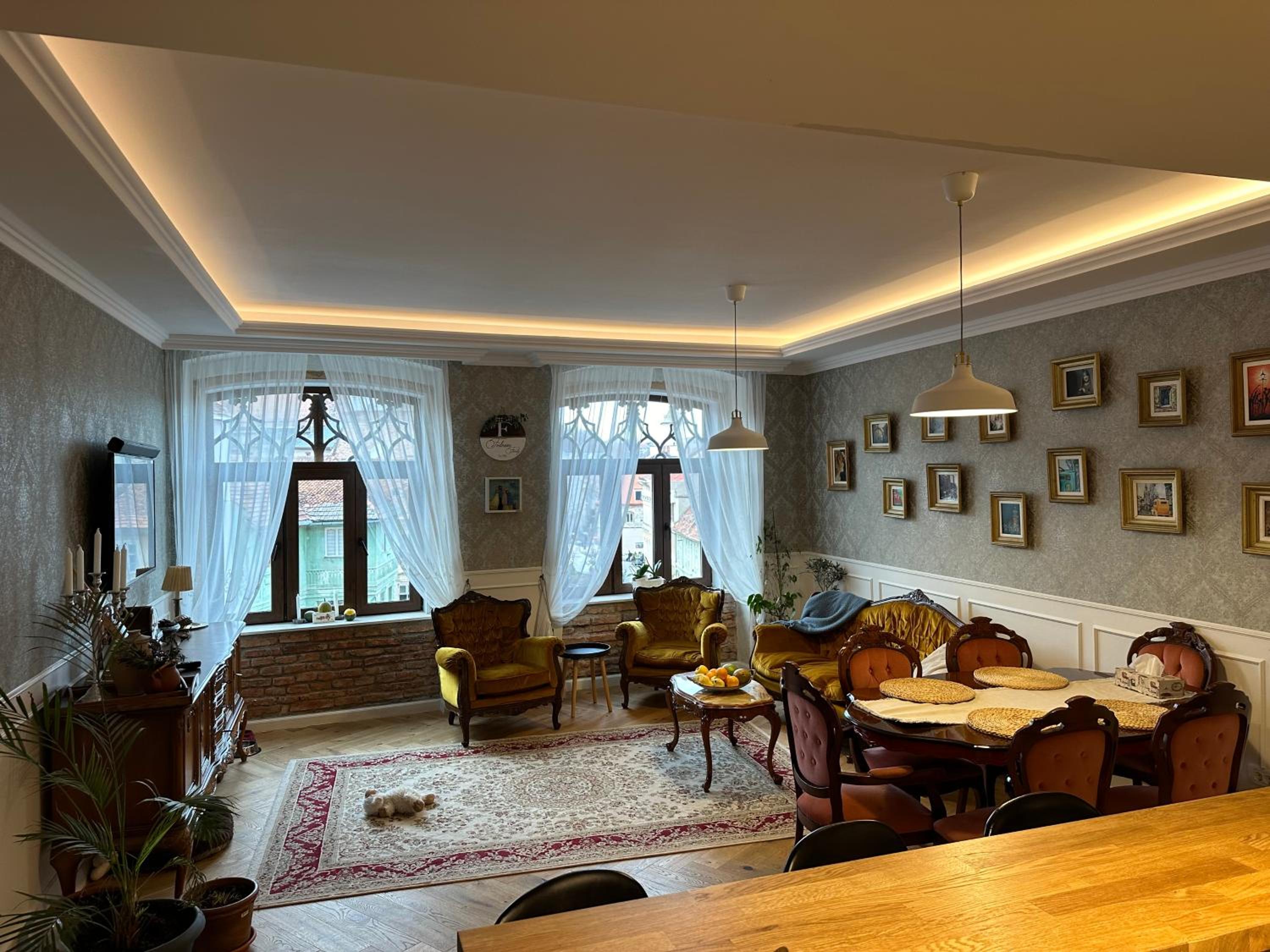 Deluxe Kronhouse