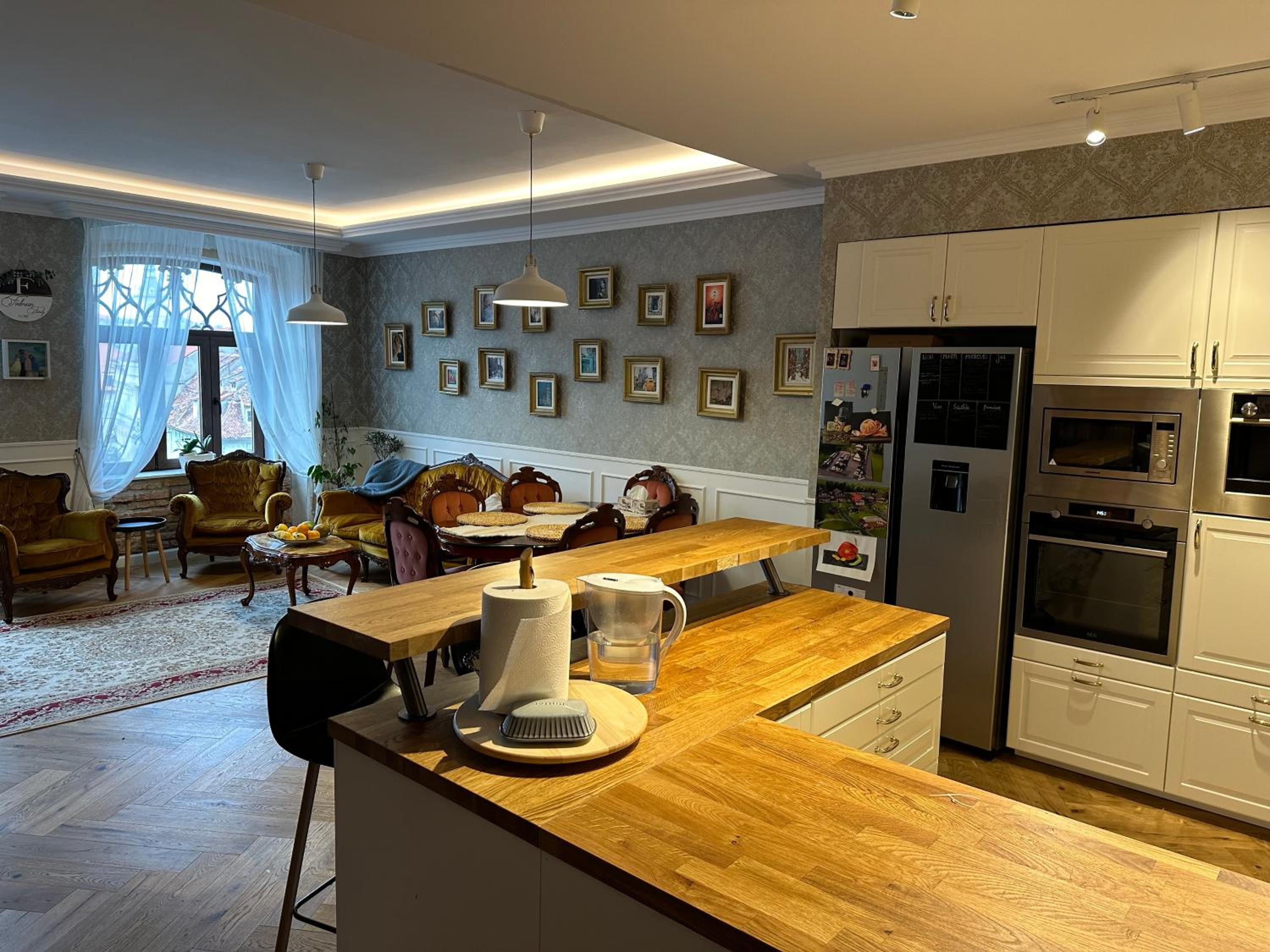 Deluxe Kronhouse