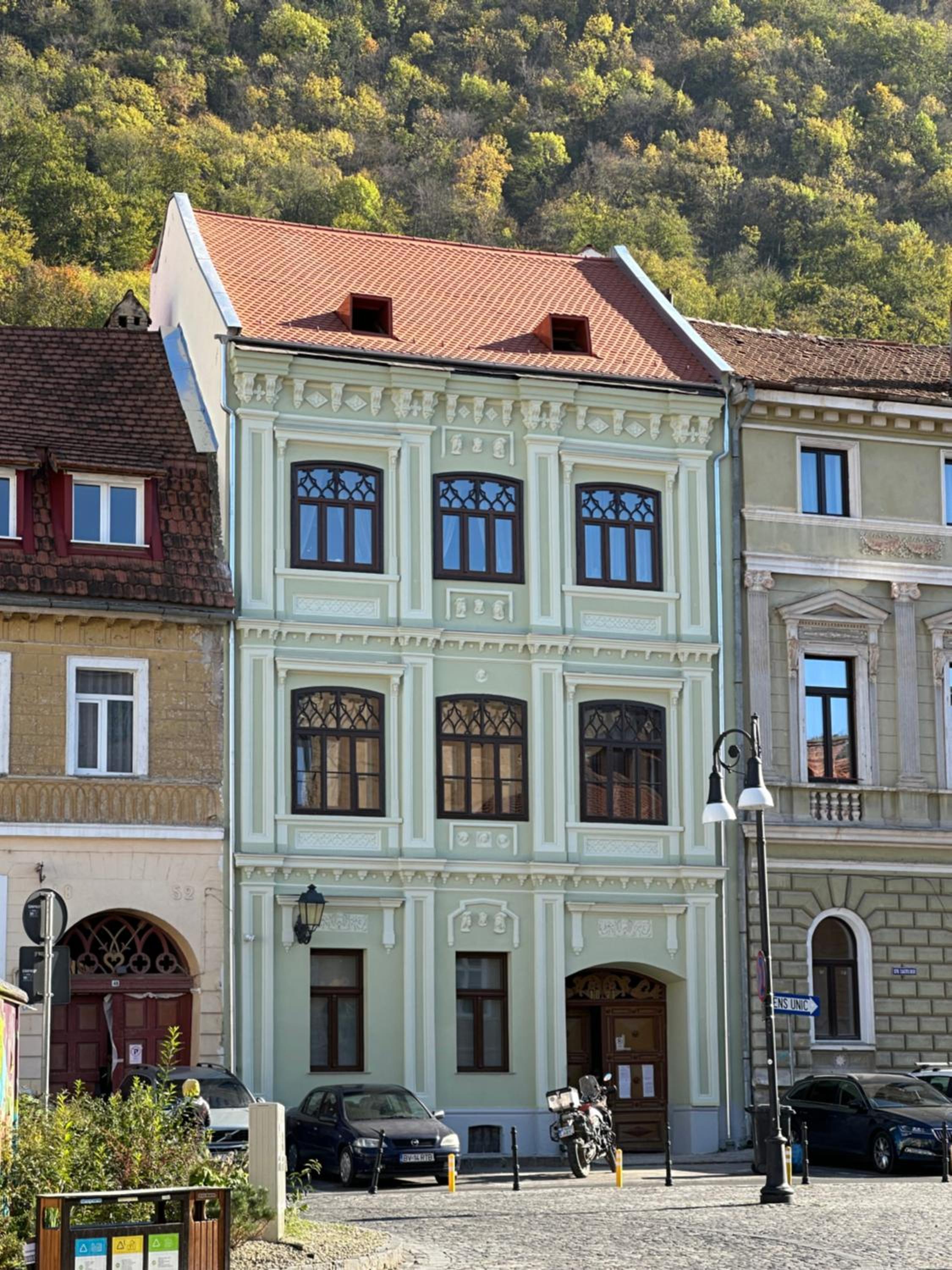 Deluxe Kronhouse