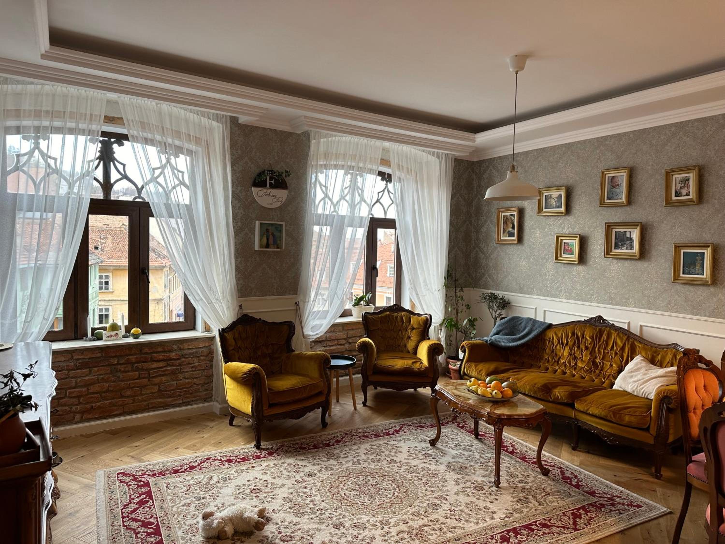 Deluxe Kronhouse