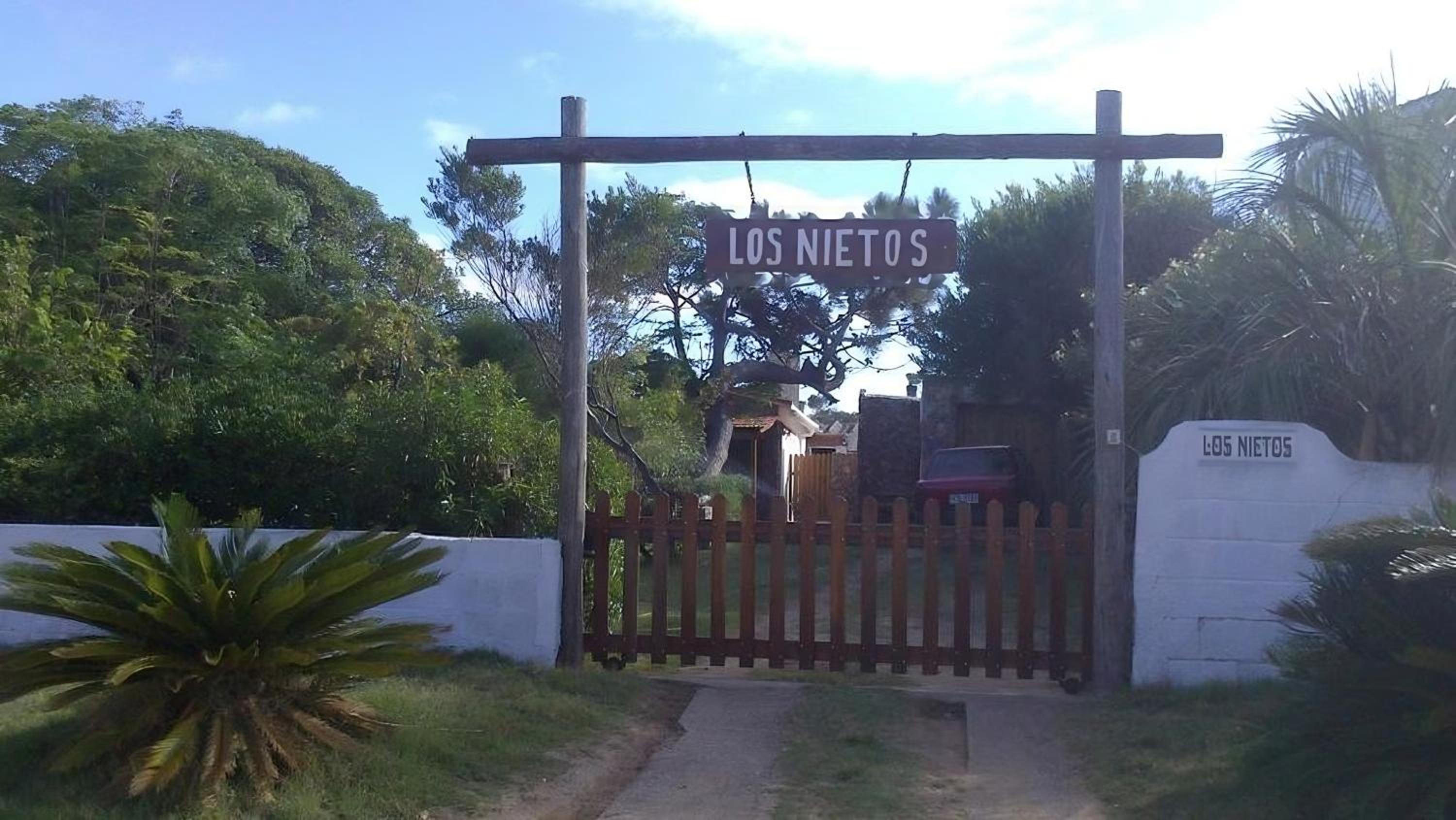 Los Nietos