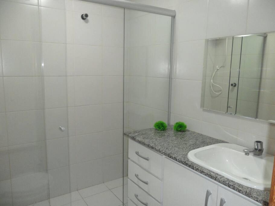 Duplex Arembepe, beira mar, piscina i wifi