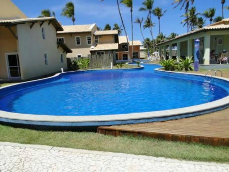 Duplex Arembepe, beira mar, piscina i wifi