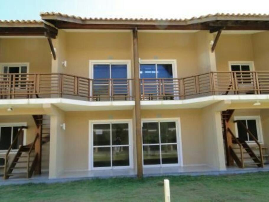 Duplex Arembepe, beira mar, piscina i wifi