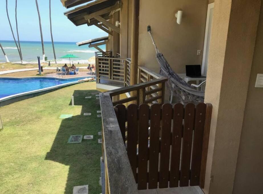 Duplex Arembepe, beira mar, piscina i wifi
