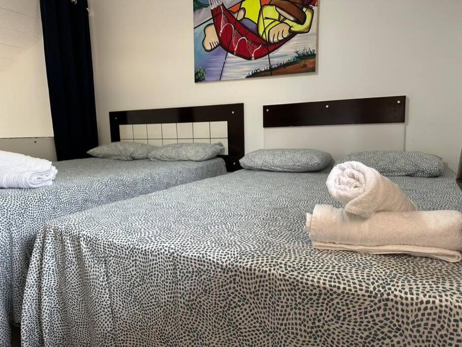 Duplex Arembepe, beira mar, piscina i wifi