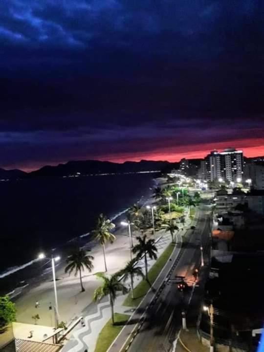COBERTURA DE FRENTE PARA O MAR com churrasqueira na varanda coberta até 7 pessoas - Praia Martim de Sá