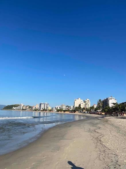 COBERTURA DE FRENTE PARA O MAR com churrasqueira na varanda coberta até 7 pessoas - Praia Martim de Sá