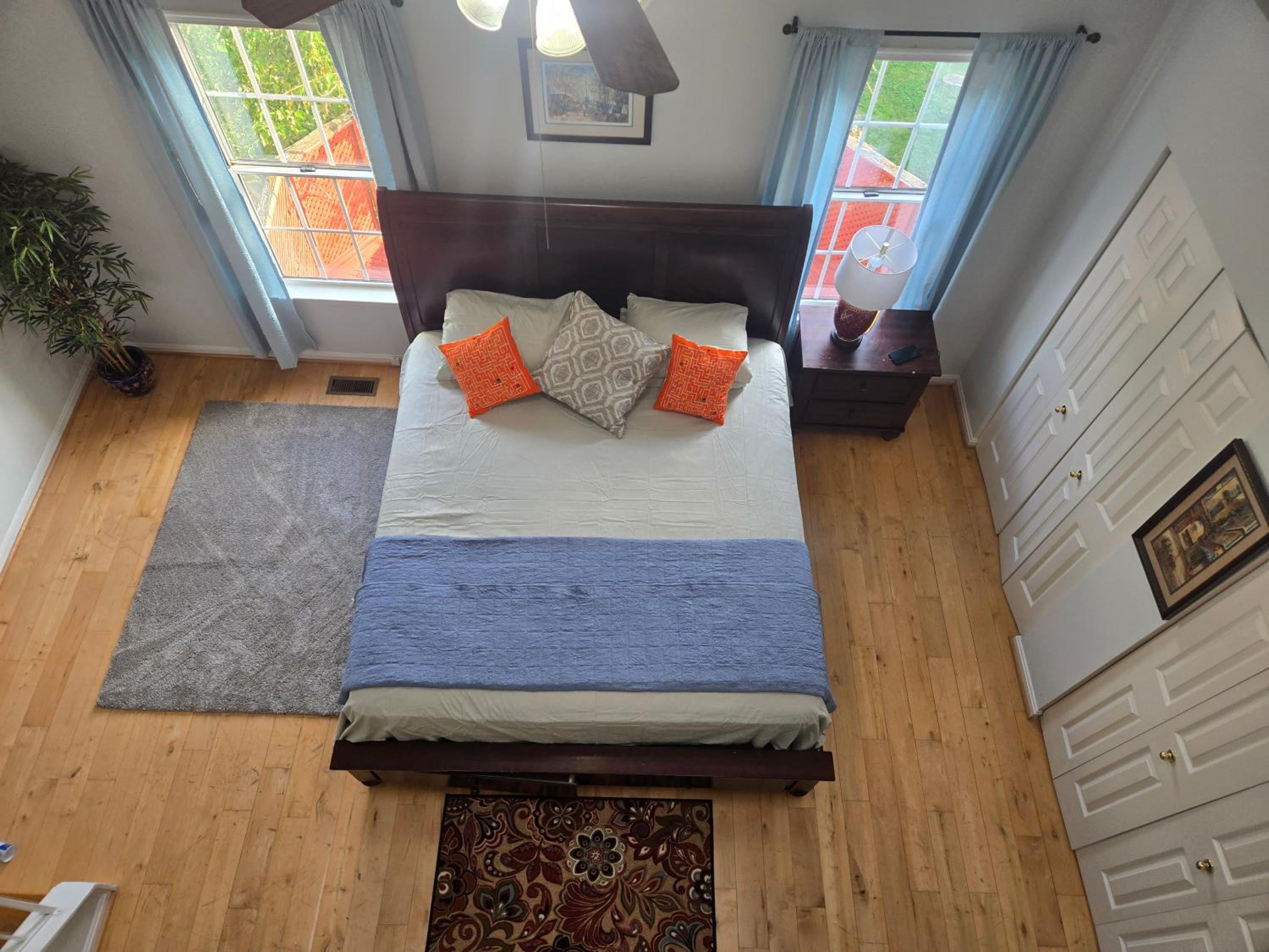 Spacious Quiet 3 Bedrooms and 4 Bathrooms Townhome 40 mins from DC Free Parking and Pet Friendly view 4