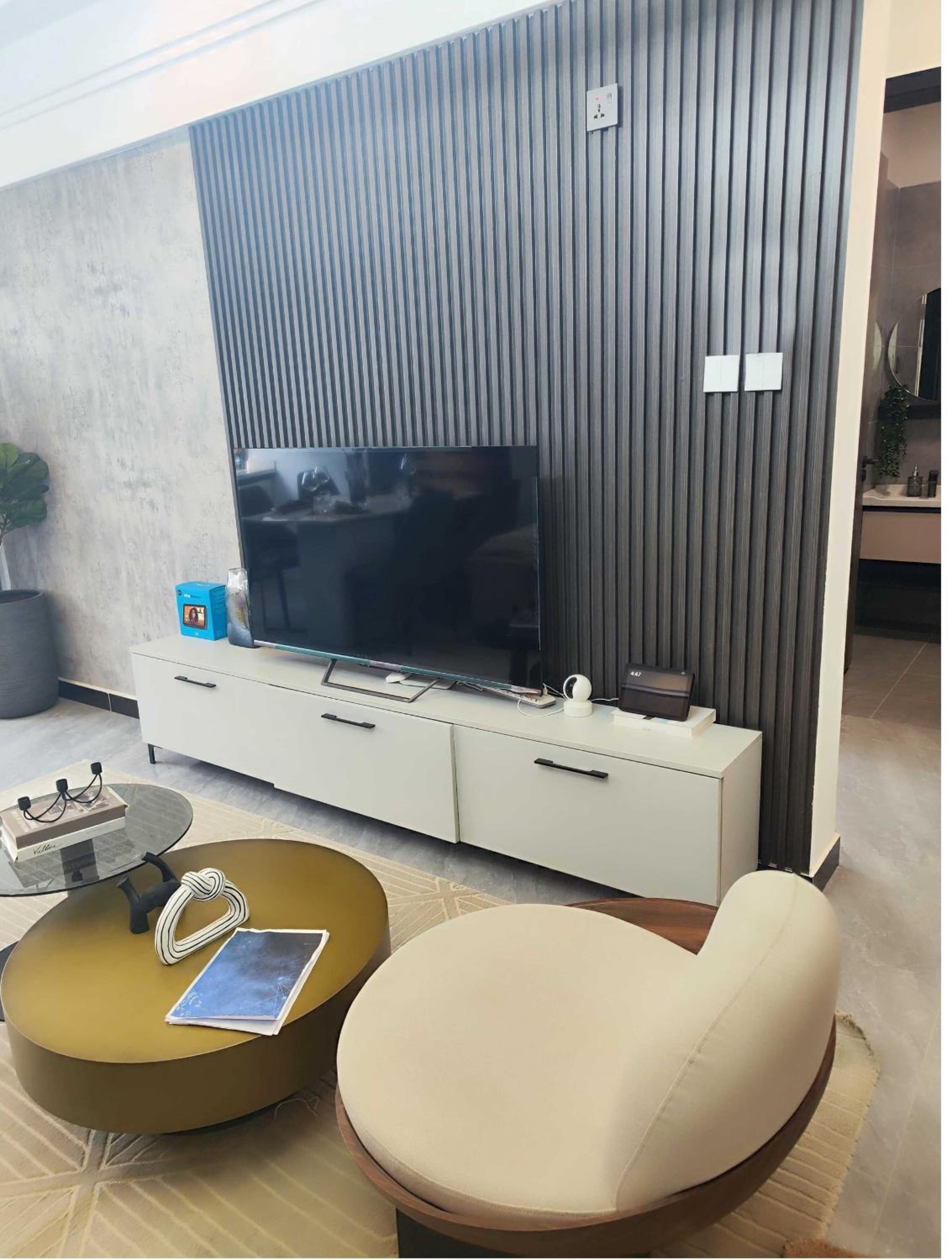 Self Catering Nest - Heated Pool, Netflix, Airport Pick Up view 2
