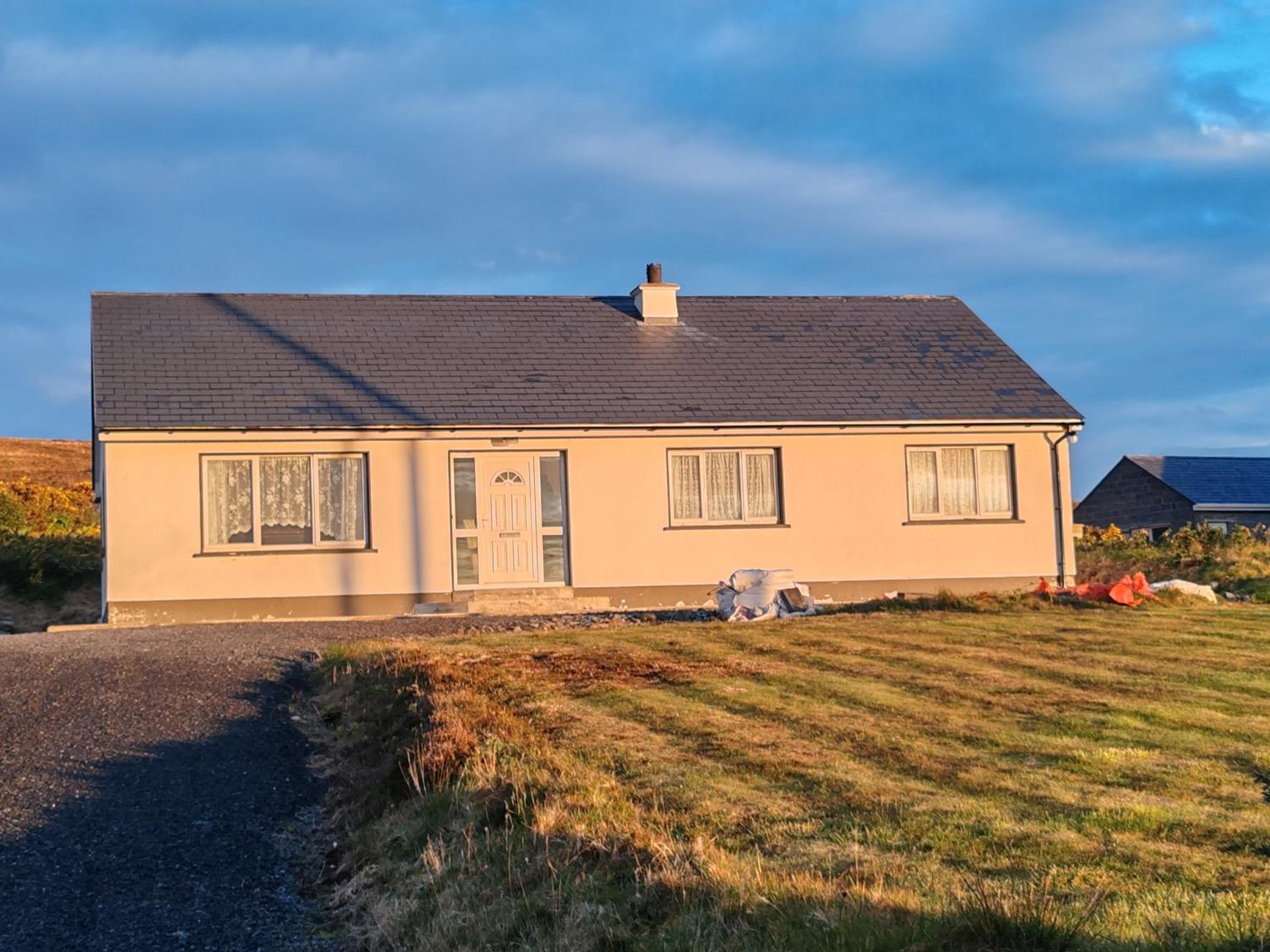 Teach Molcamor, Achill Island