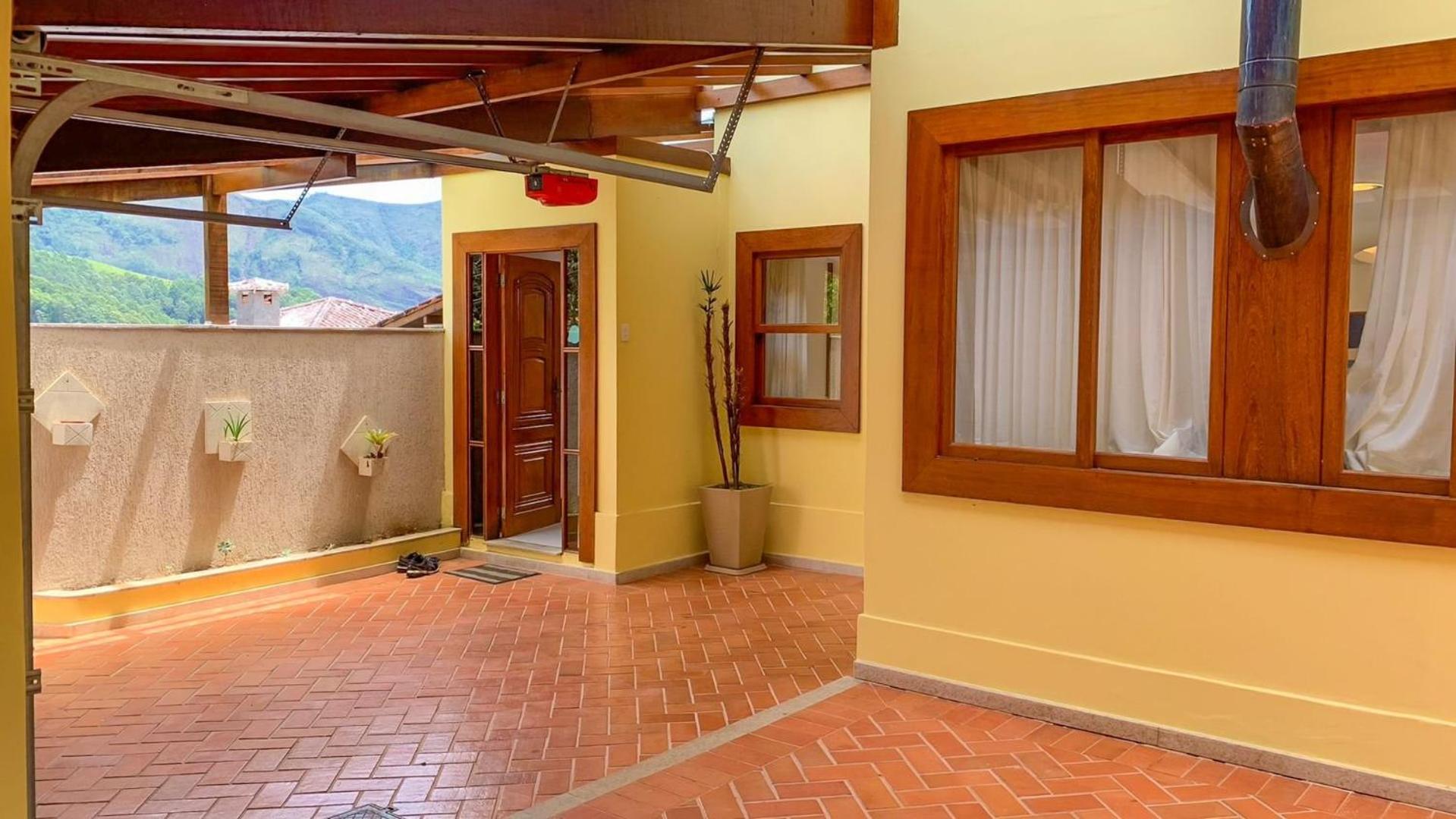 Casa na Serra com área de lazer