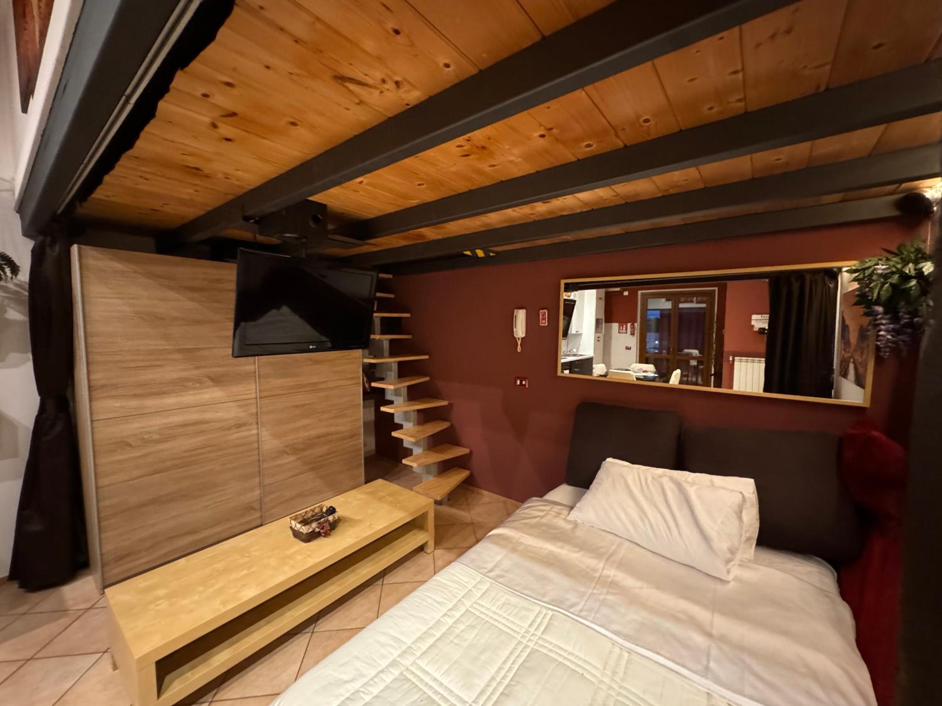 Somma Lombardo Vacations - AA Attic - Property Image 3
