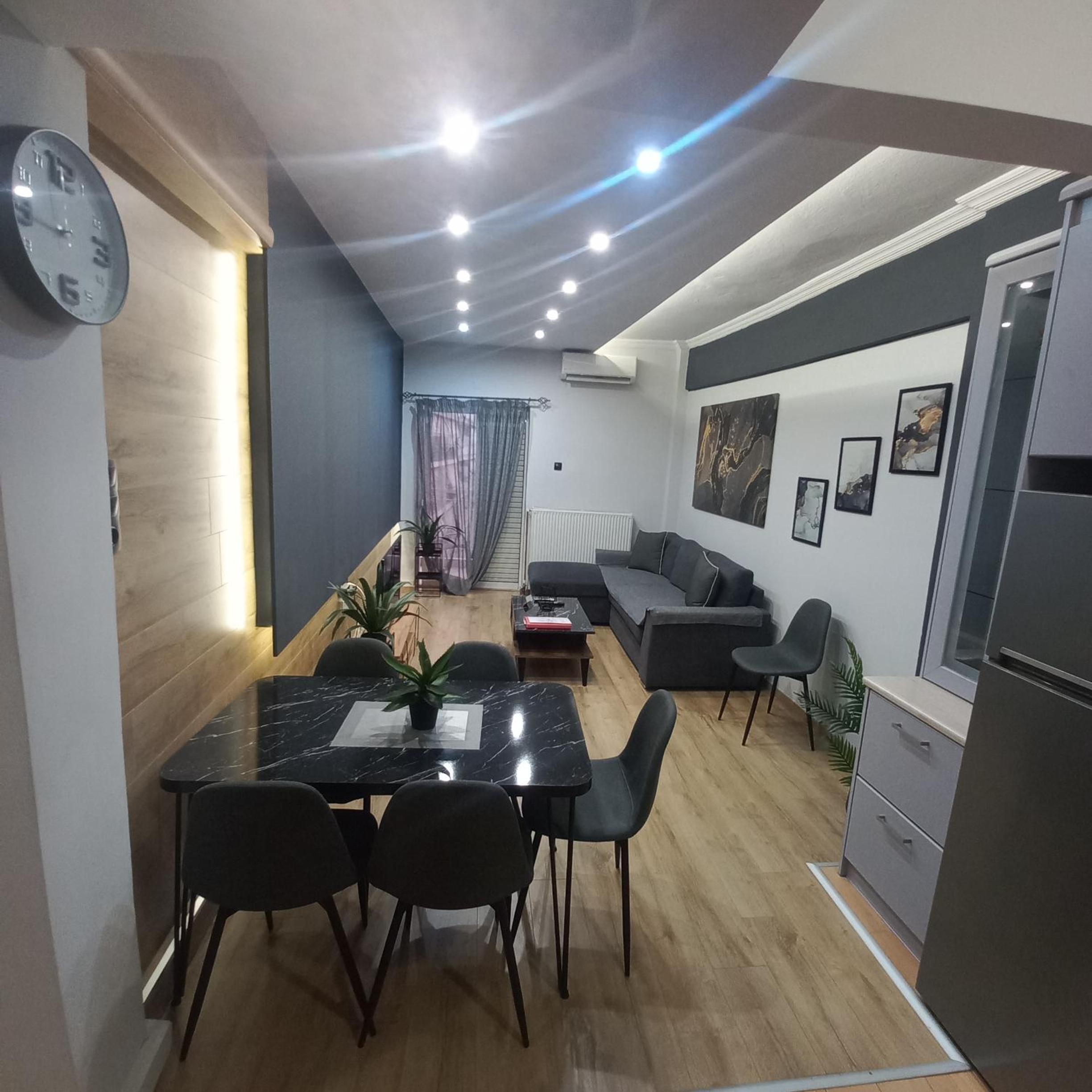 Central 3 Modern Apartment with FREE parking view 4