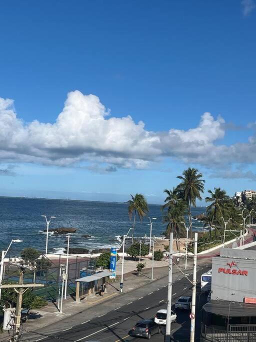 Flat Sereia na orla do melhor bairro de Salvador