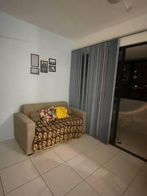 Flat Sereia na orla do melhor bairro de Salvador