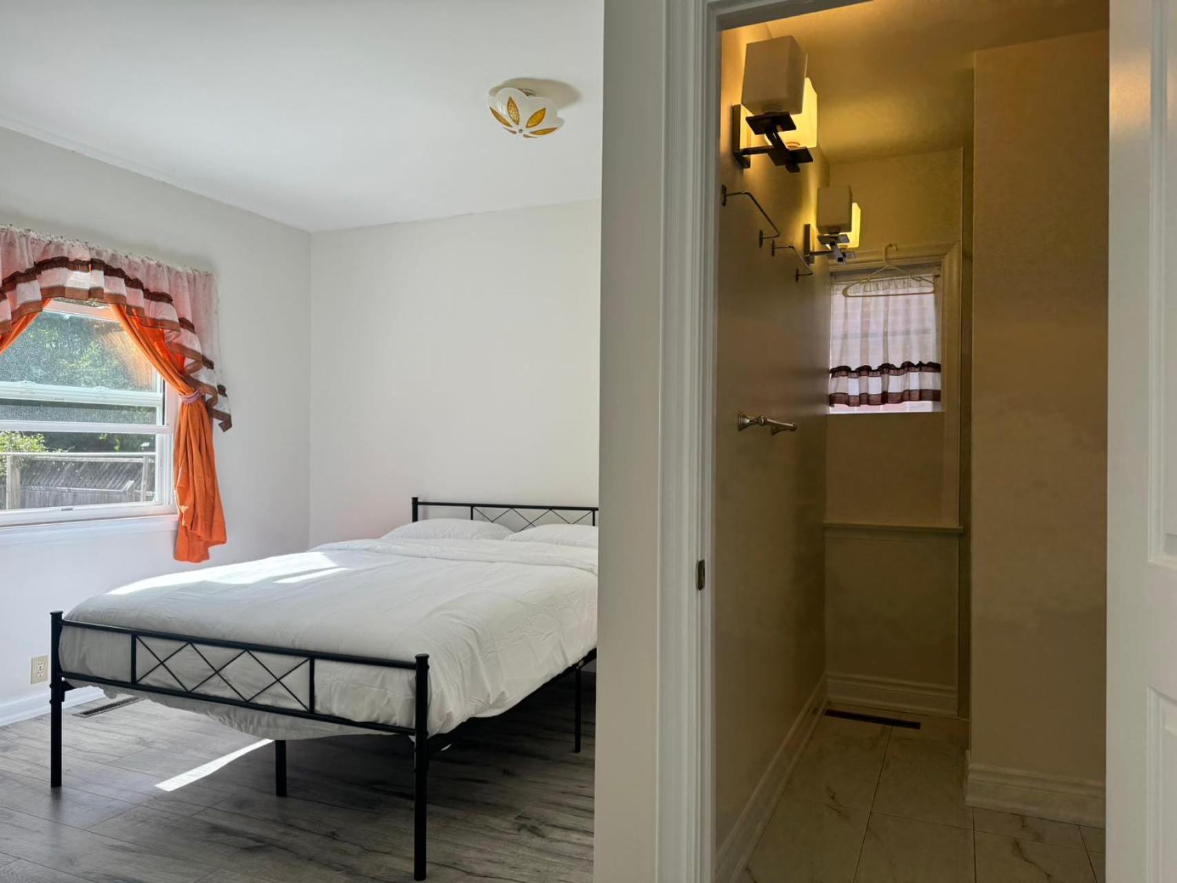 Queen bedroom near Finch Subway
