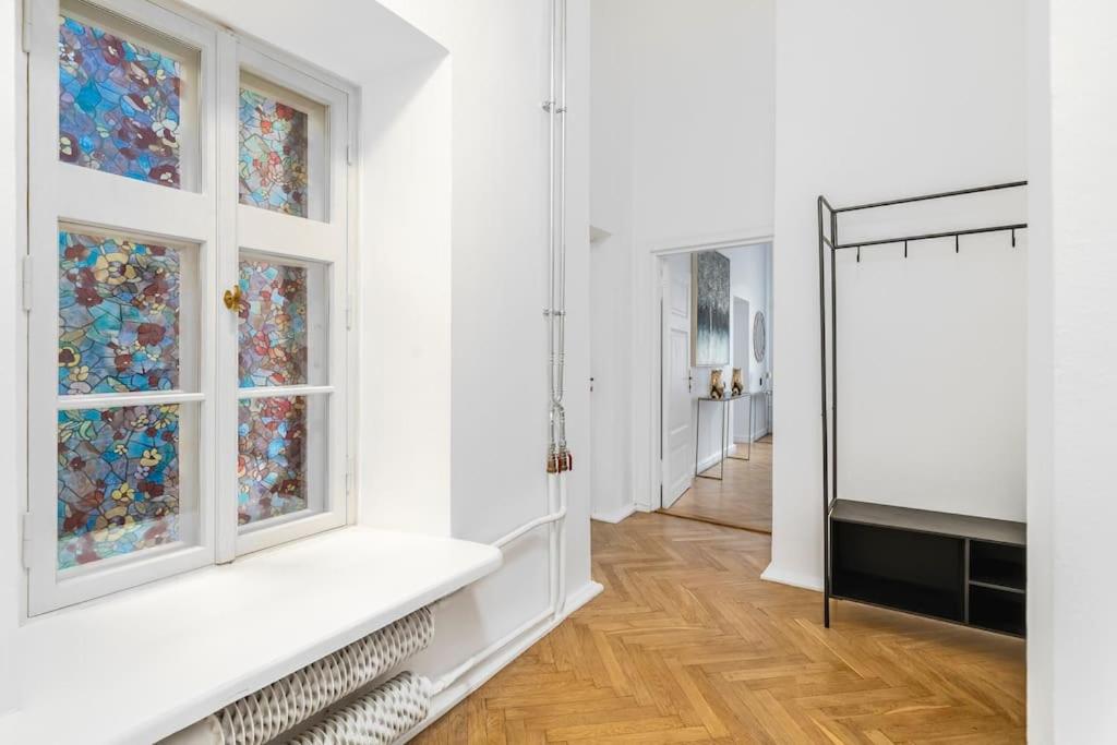 2BR 98m2 Old Town Apt with Pool Table and Free Parking! view 5