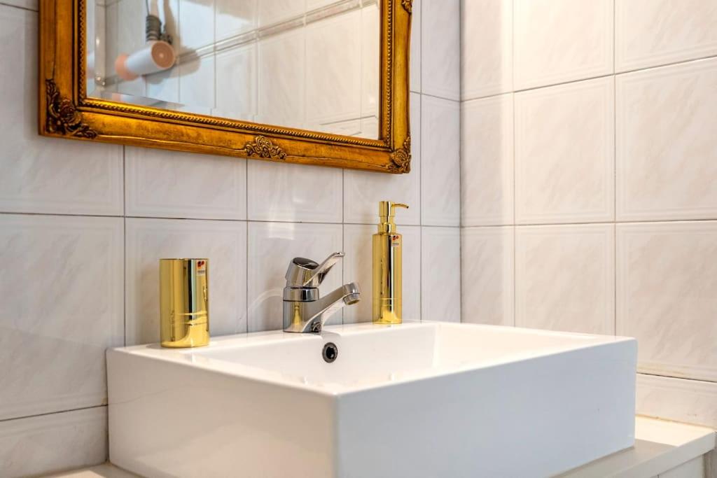 2BR 98m2 Old Town Apt with Pool Table and Free Parking! view 4