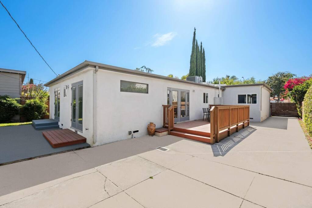 Spacious 4BR House Open Floor Plan with Backyard