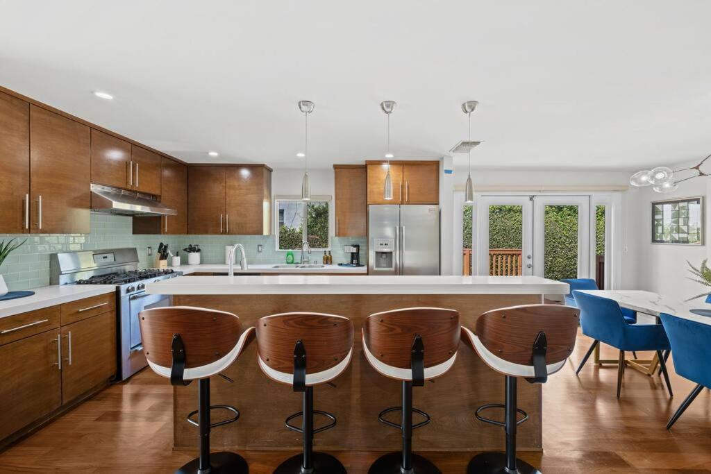 Spacious 4BR House Open Floor Plan with Backyard