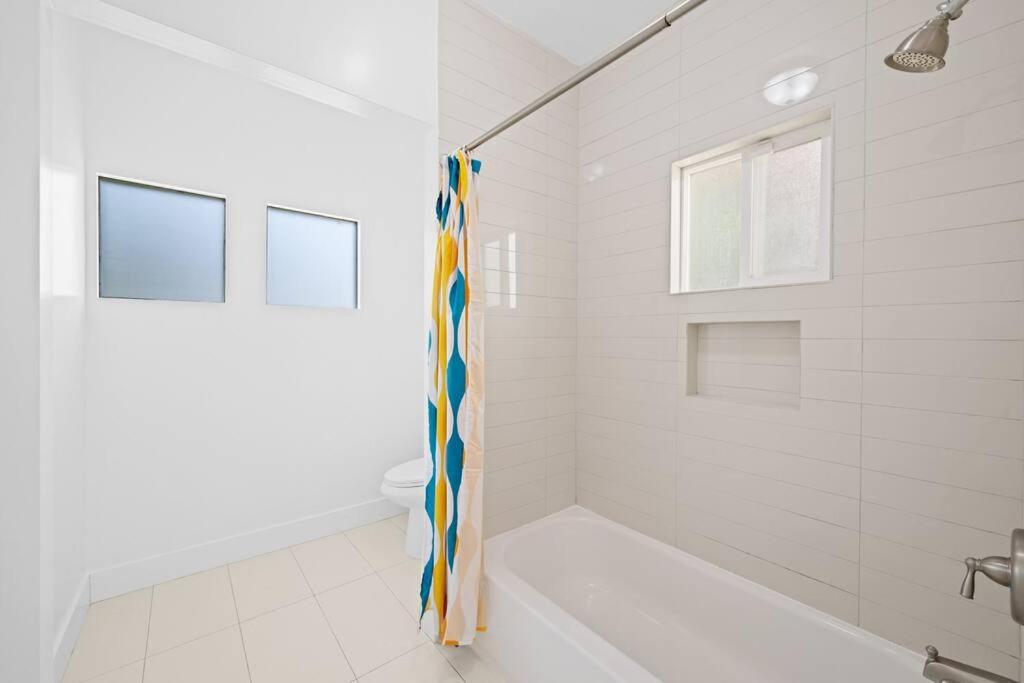 Spacious 4BR House Open Floor Plan with Backyard