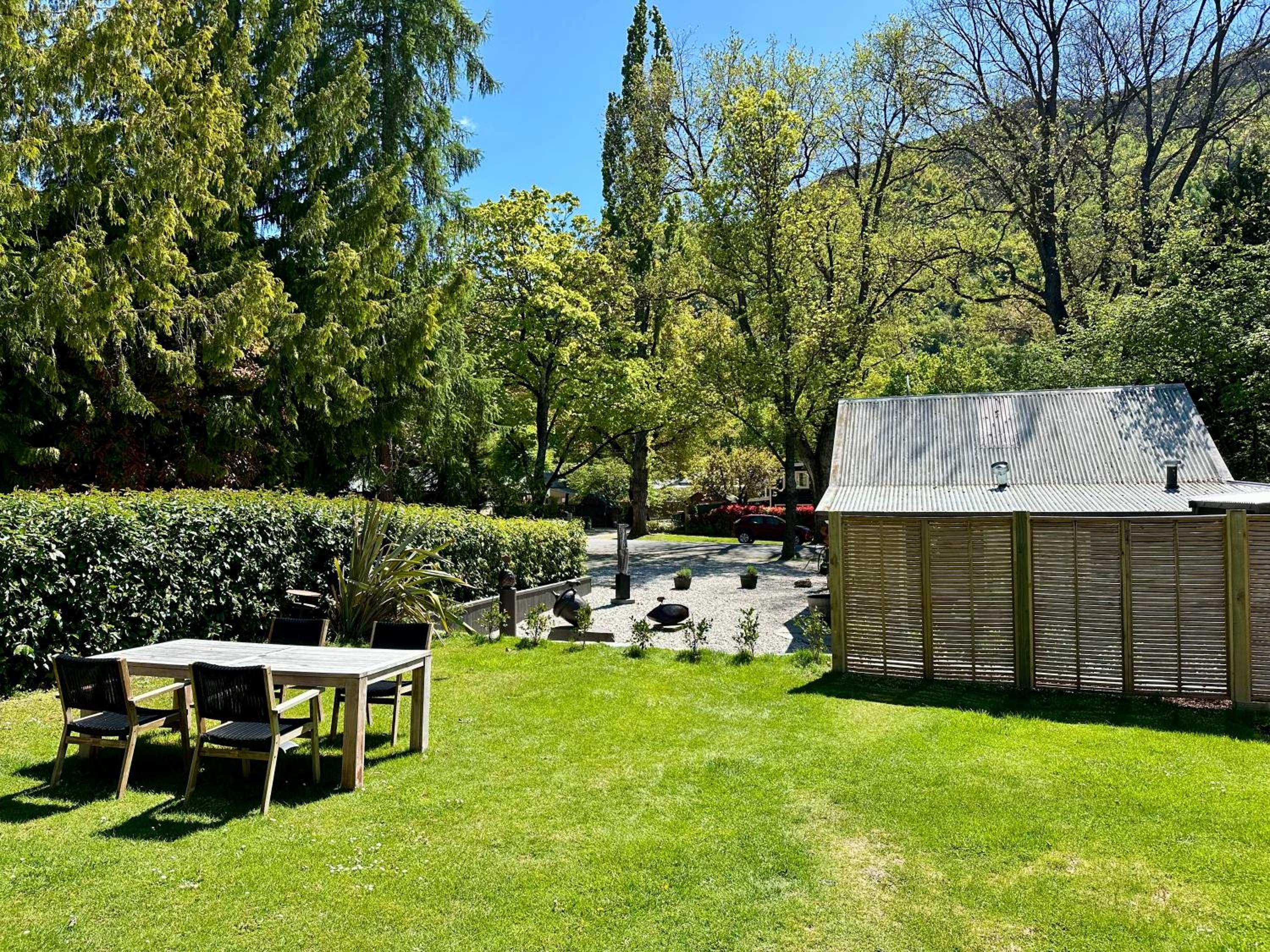 Central Arrowtown Cottage view 3