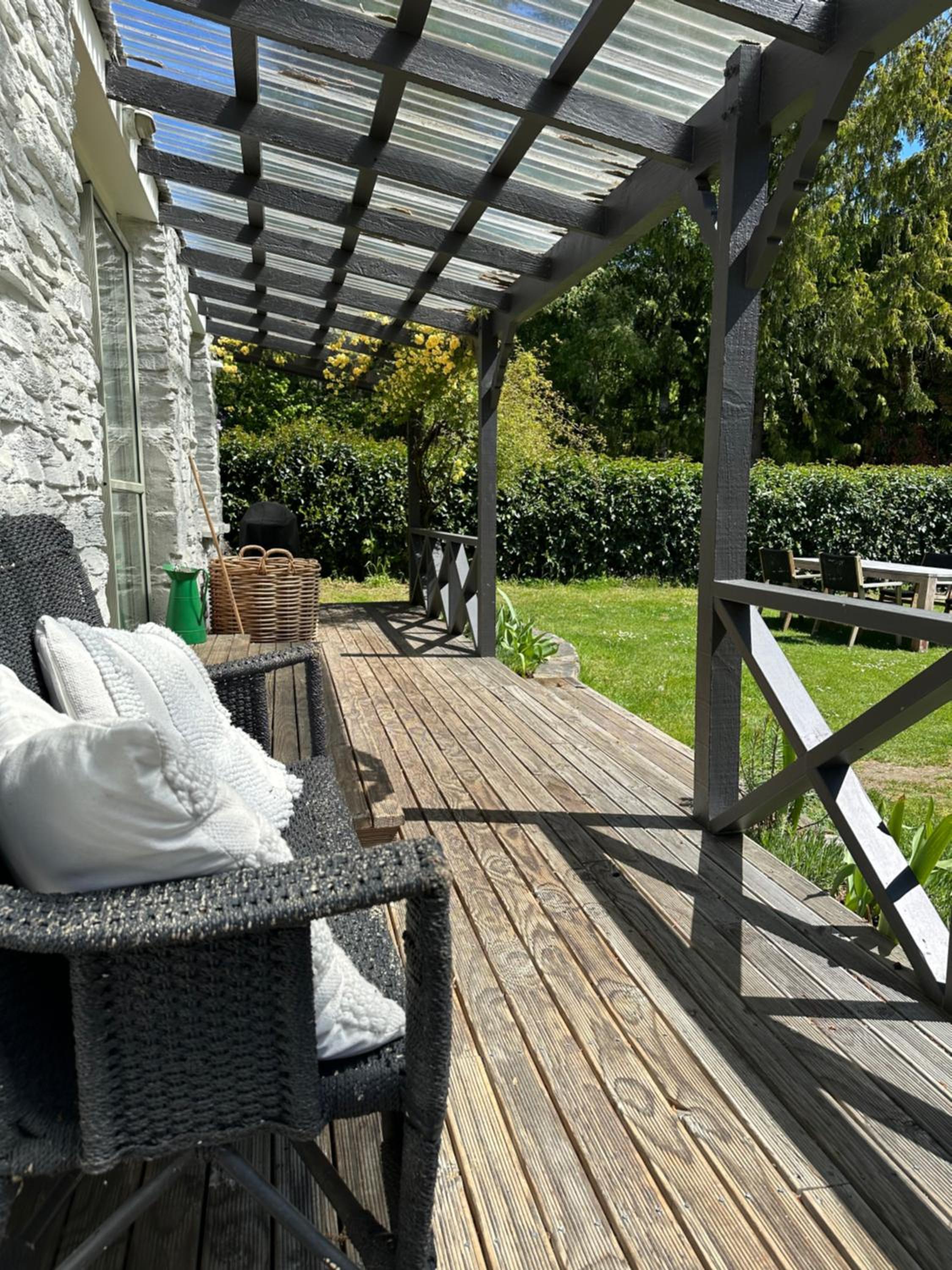 Central Arrowtown Cottage view 2