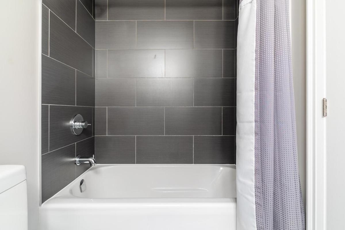 Yorkville 2-Bedroom Includes Parking