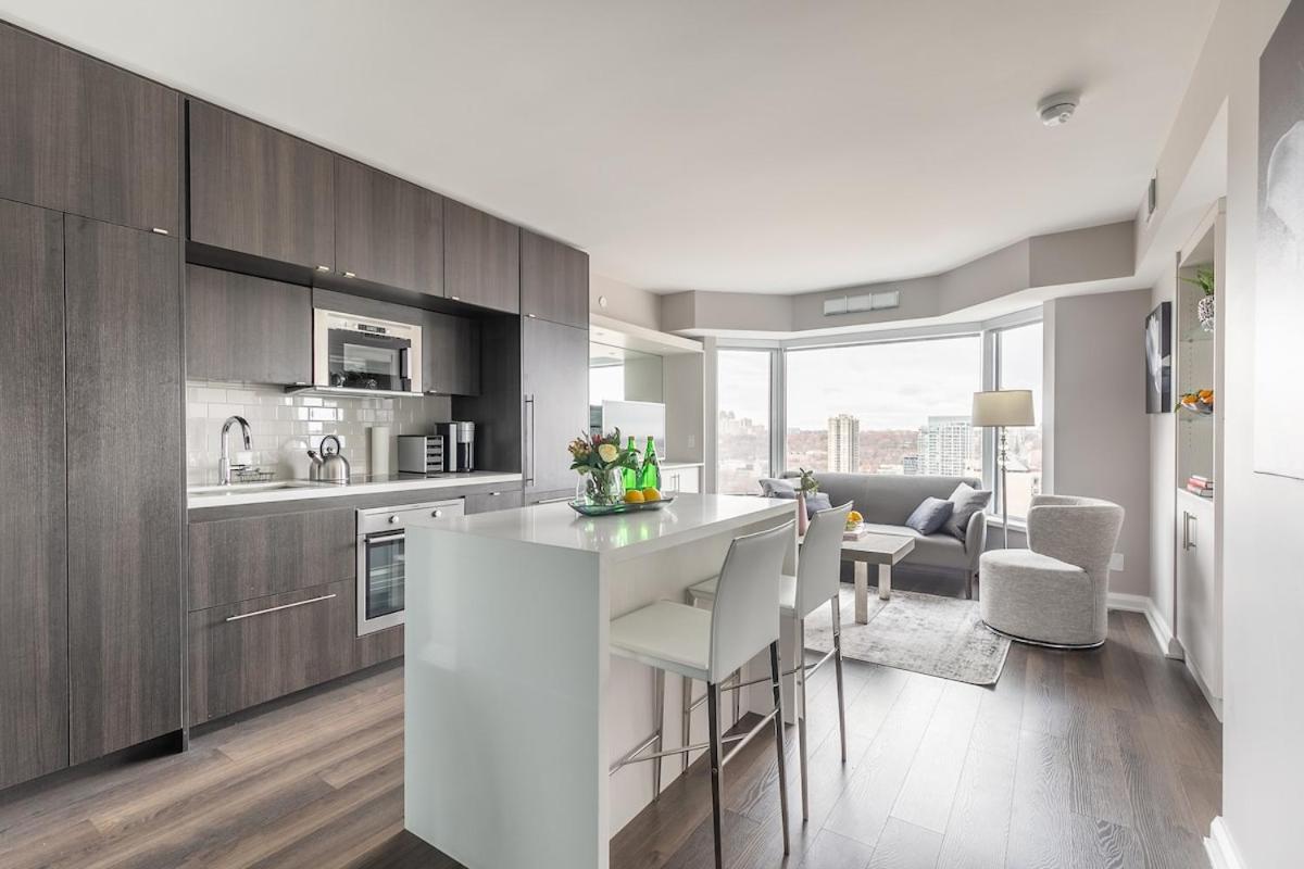 Yorkville 2-Bedroom Includes Parking