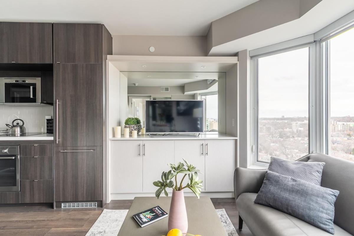 Yorkville 2-Bedroom Includes Parking