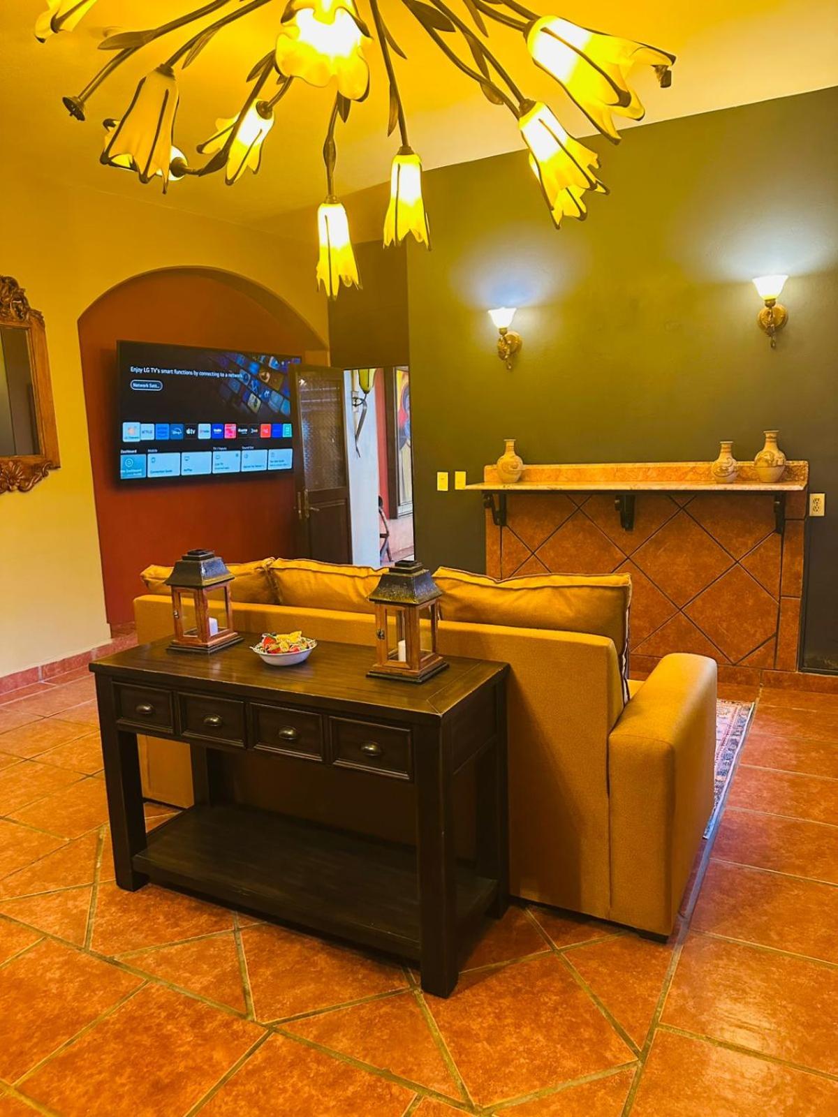 Hotel Casa de Leyendas - Image 1