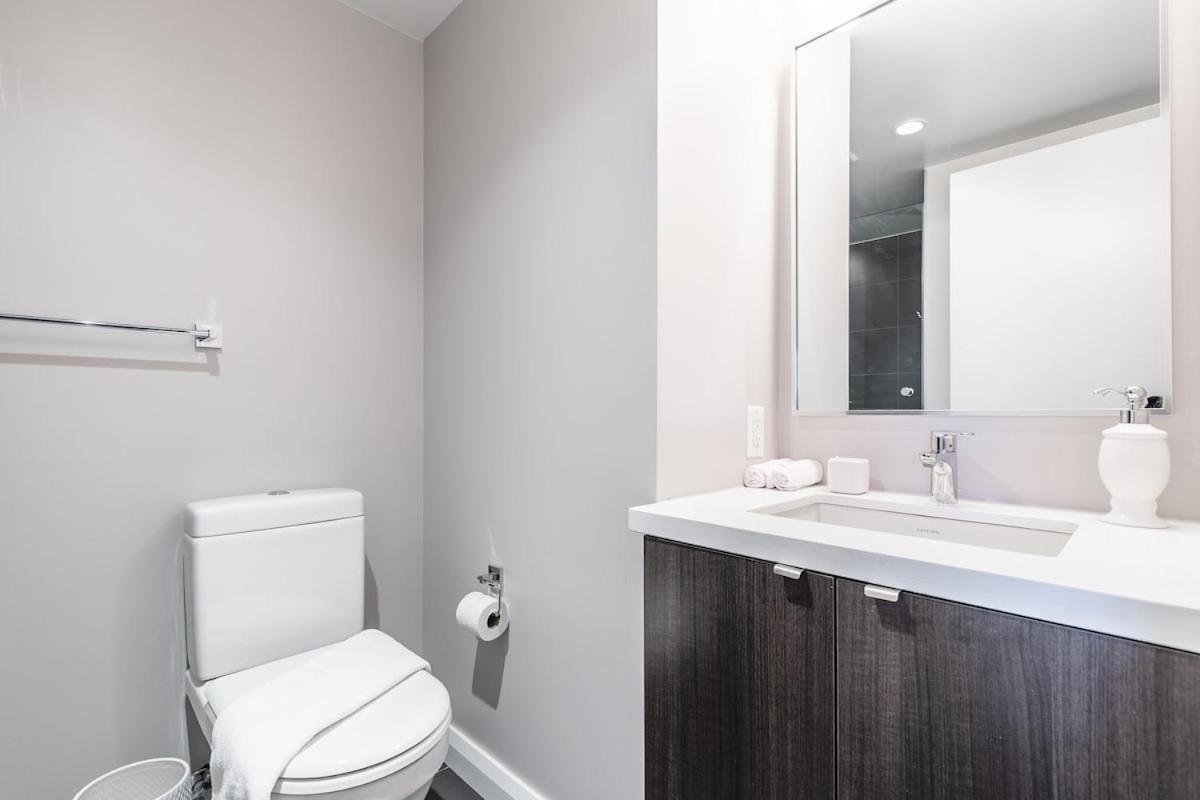 Yorkville 2-Bedroom Includes Parking