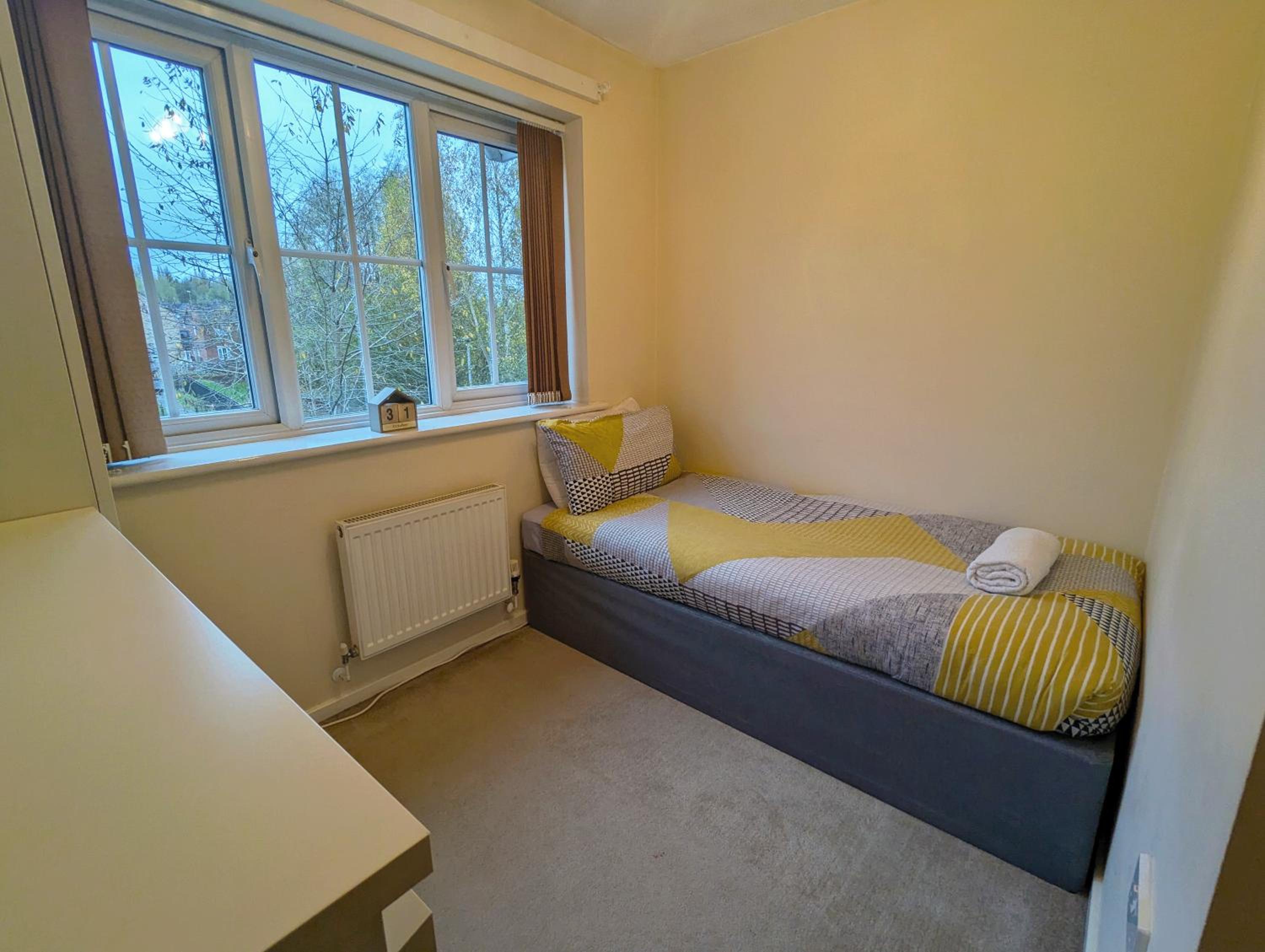 Spacious 4 Bed Riverside Home