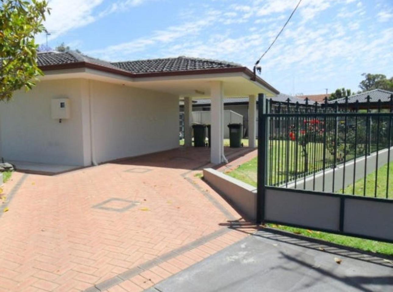 Room near airport CBD