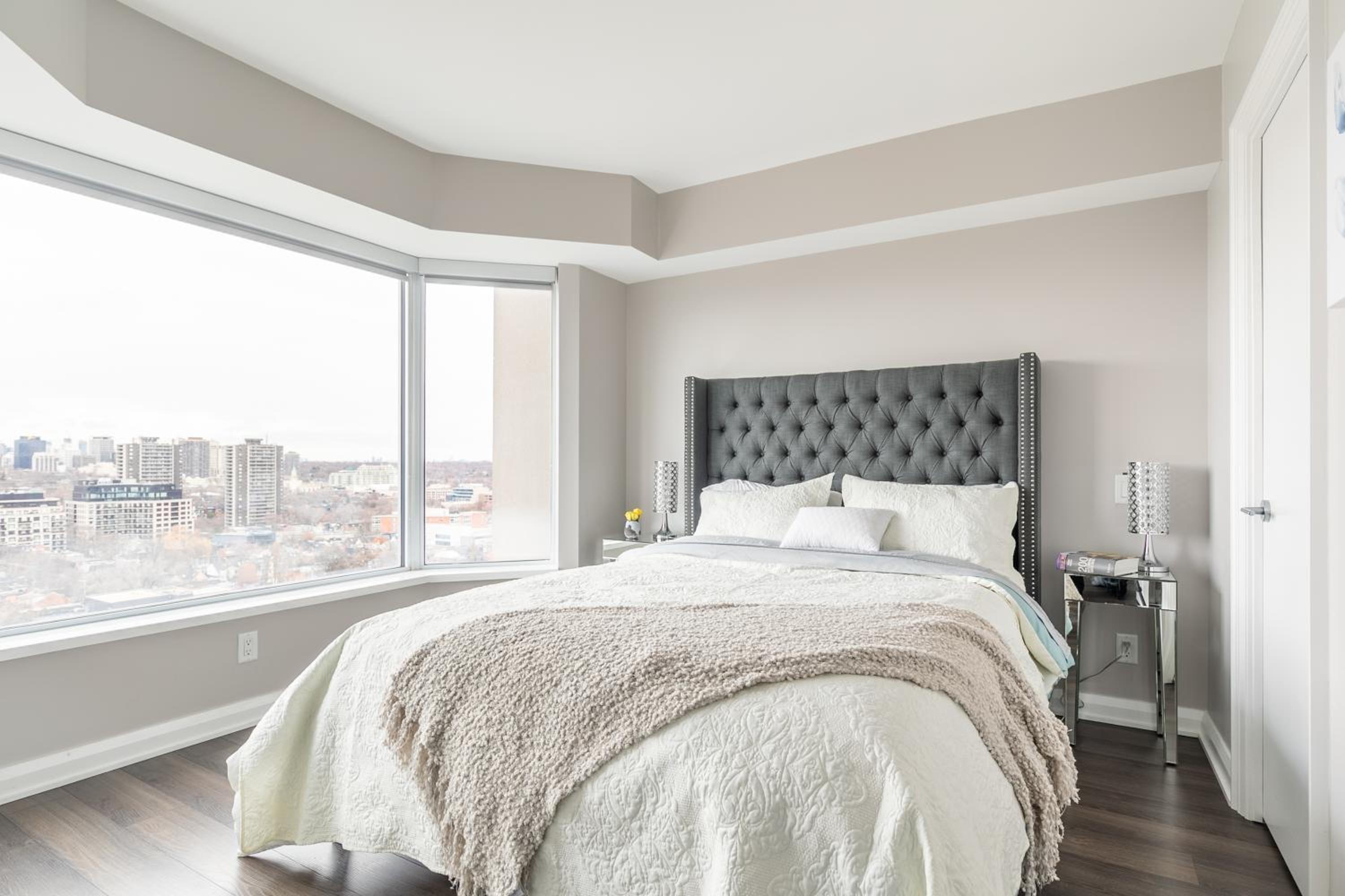 Yorkville 2-Bedroom Includes Parking