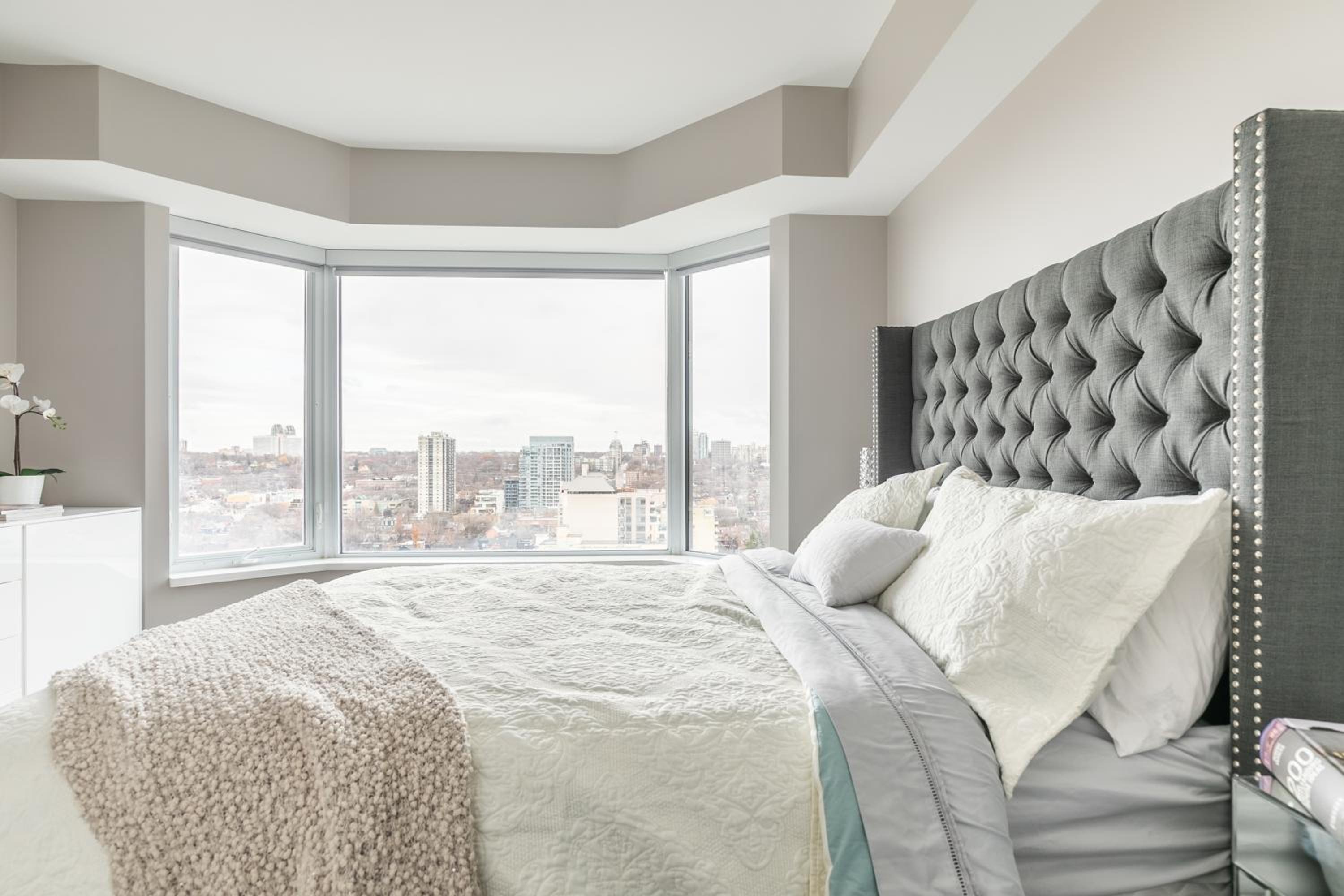 Yorkville 2-Bedroom Includes Parking