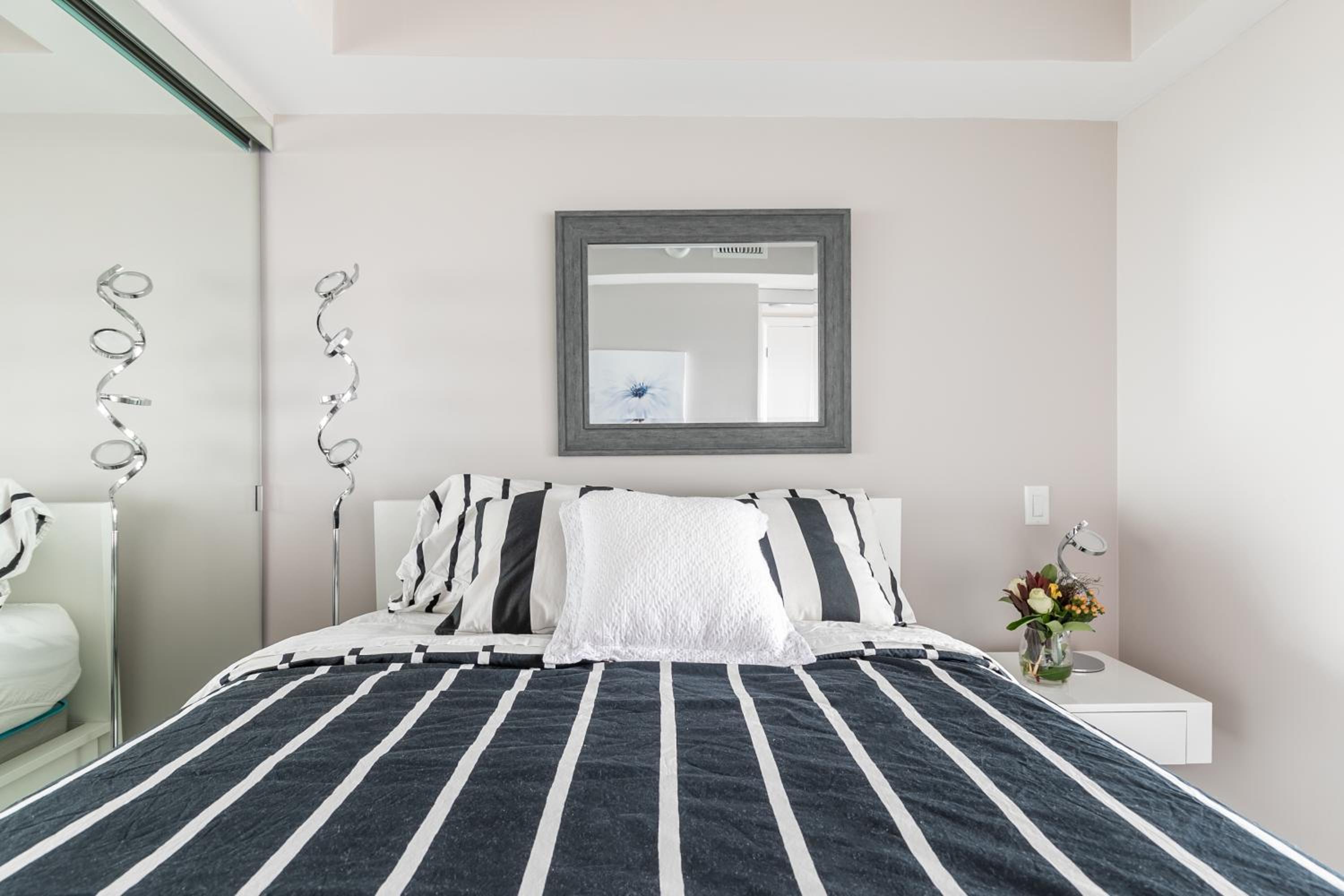 Yorkville 2-Bedroom Includes Parking