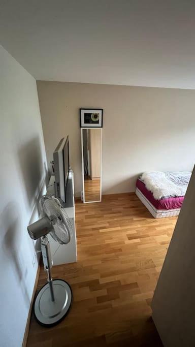 Praktisches Zimmer mit Bad