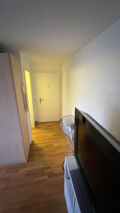 Praktisches Zimmer mit Bad