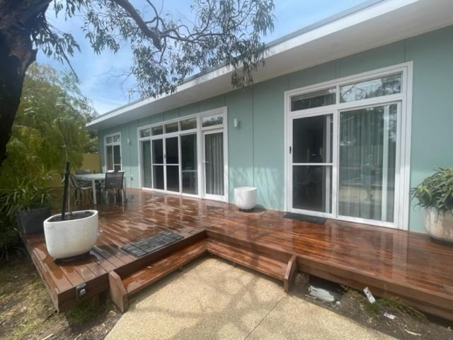 Saltbush - Ideally located and modernised MCM Beach House