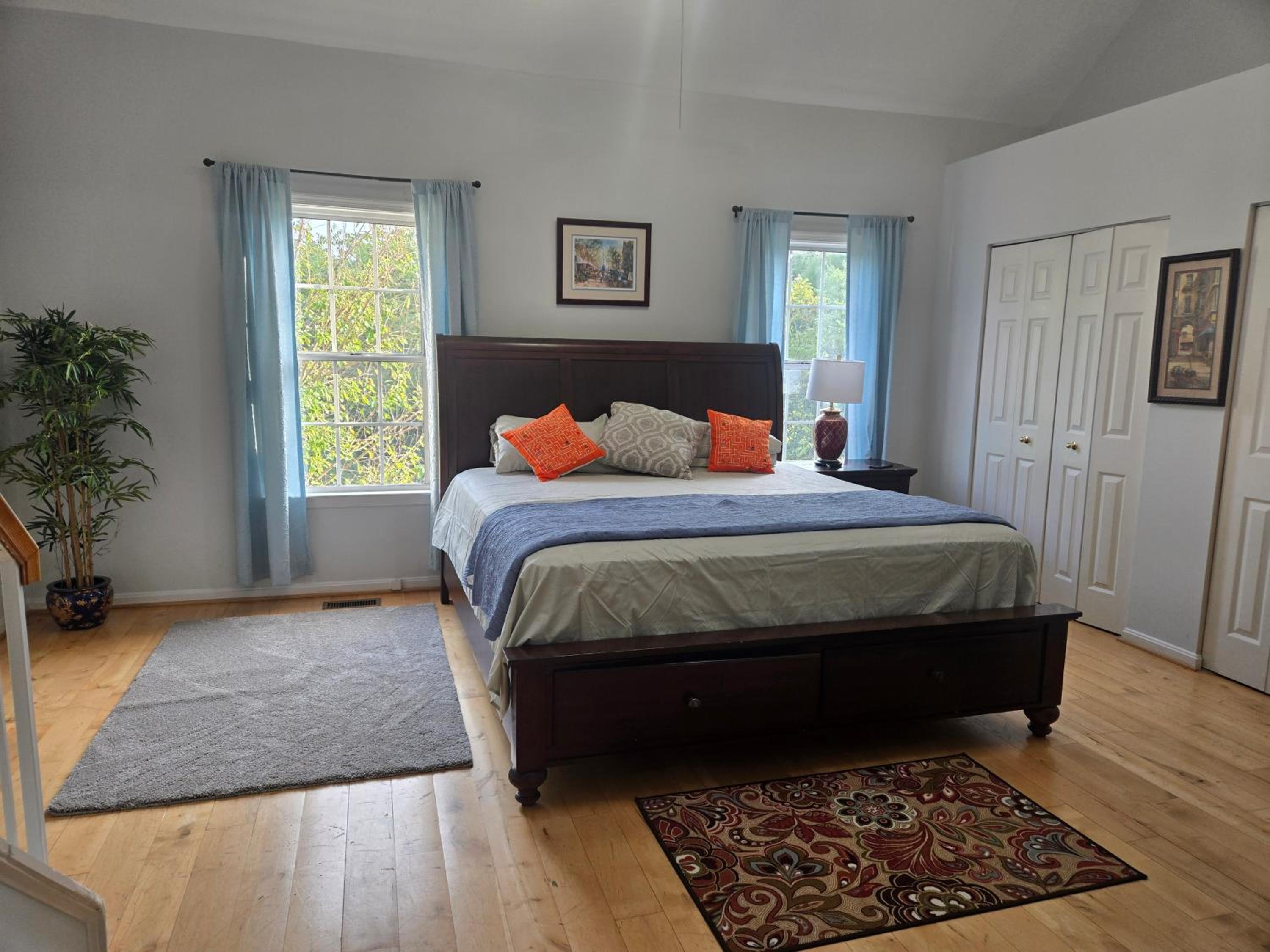 Spacious Quiet 3 Bedrooms and 4 Bathrooms Townhome 40 mins from DC Free Parking and Pet Friendly view 2