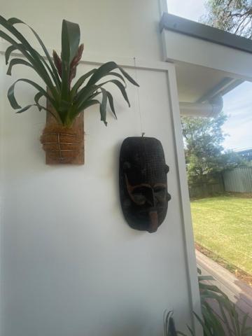 Saltbush - Ideally located and modernised MCM Beach House