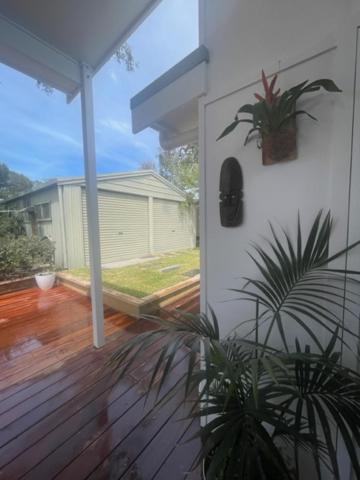 Saltbush - Ideally located and modernised MCM Beach House
