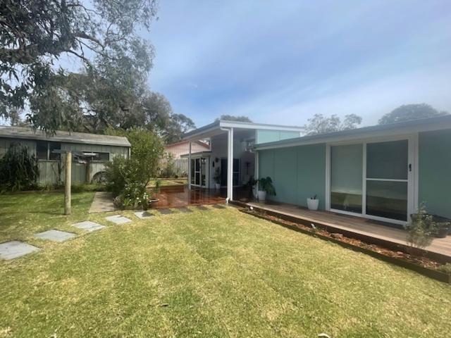 Saltbush - Ideally located and modernised MCM Beach House