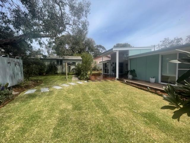 Saltbush - Ideally located and modernised MCM Beach House