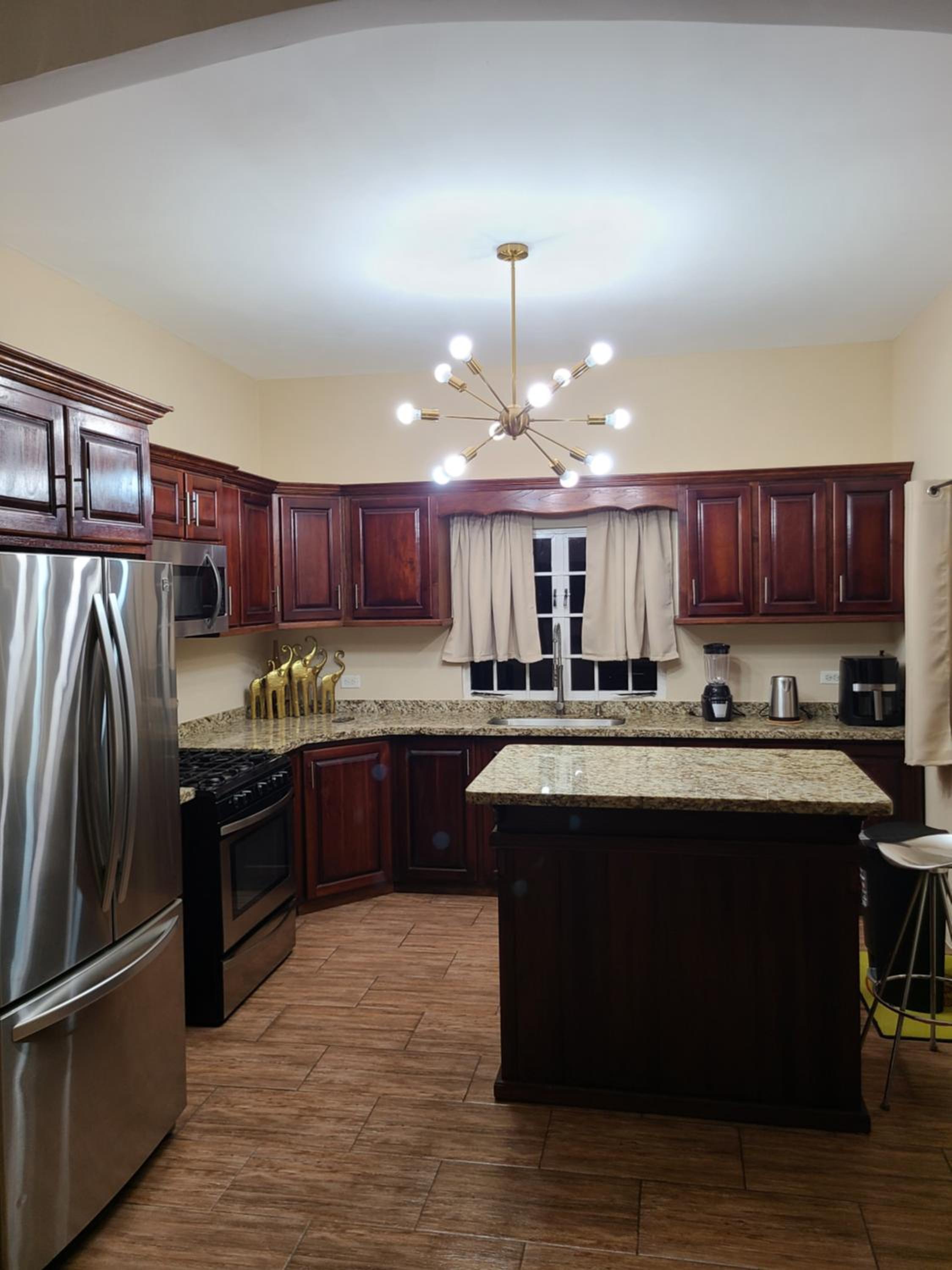 Quiet Oasis It's spacious and elegantly designed view 4