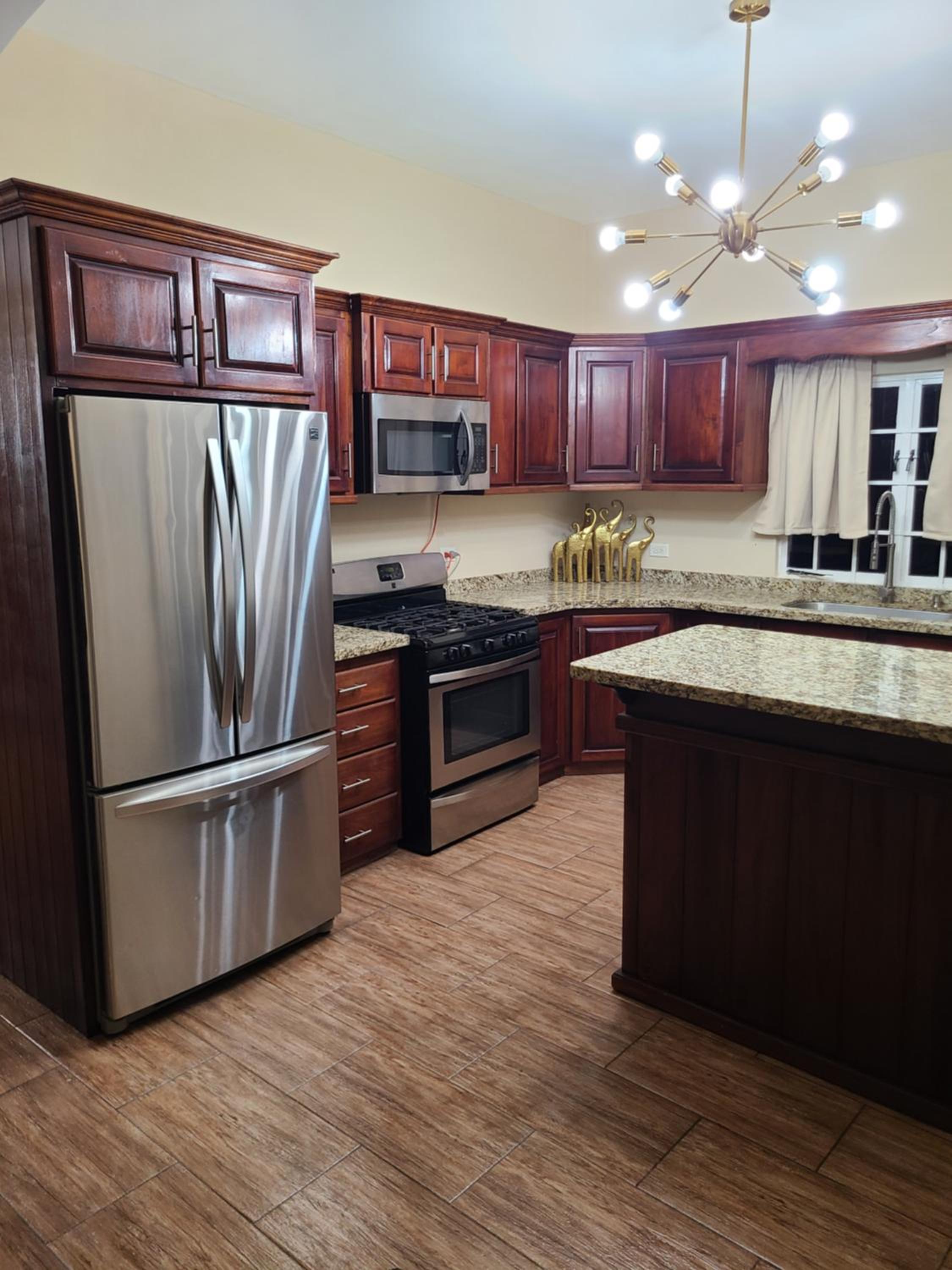 Quiet Oasis It's spacious and elegantly designed view 3